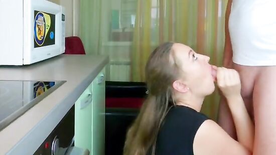 Мамина лучшая подруга развела парня на секс - порно с разговором