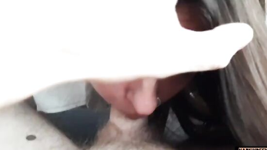 Решила соблазнить парня на минет и секс в сексуальных колготках