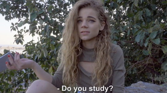 Симпатичная давалка любит трахаться за деньги с незнакомцами