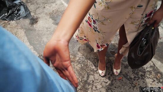 Получила свои 100 баксов за секс и сразу дала