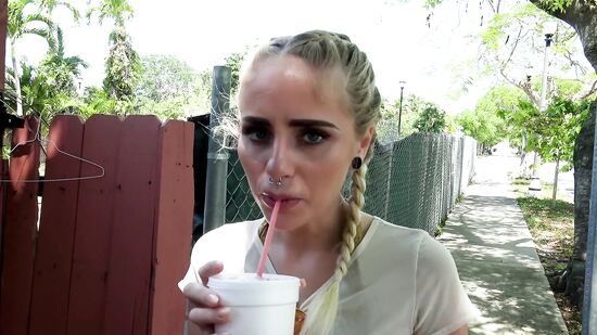 Давай трахнемся за деньги - хочешь? Всё таки развел девушку на секс...