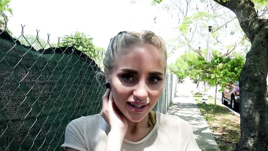 Давай трахнемся за деньги - хочешь? Всё таки развел девушку на секс...