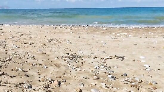 Довела мужа до оргазма, когда люди гуляли по пляжу