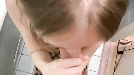 Молодая соседка сверху просто зашла за солью - русское порно с соседкой