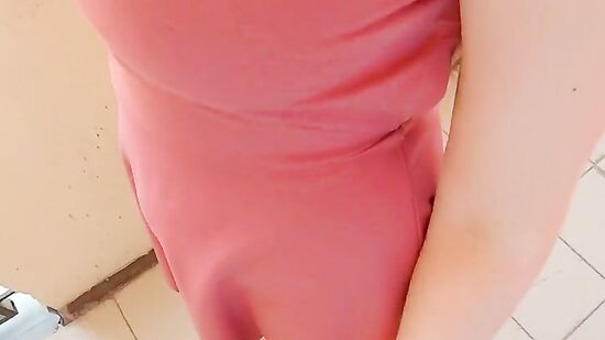 Соседка вышла на балкон постоять, потому что дома было душно