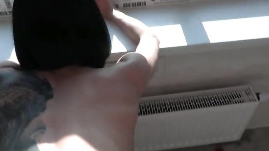 Русская риэлторша за дополнительную плату, может казать кое что еще - и как тут отказаться?