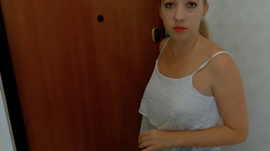 В гости зашла подруга мамки, спалила парня на мастурбации и сама захотела секса