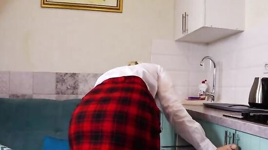 Зашел в гости к девушке друга, когда его не было дома и классно потрахался с ней