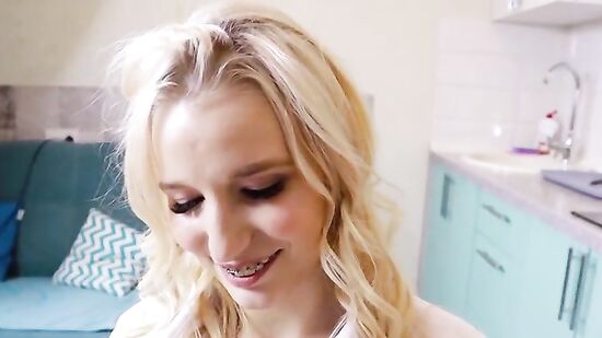 Зашел в гости к девушке друга, когда его не было дома и классно потрахался с ней