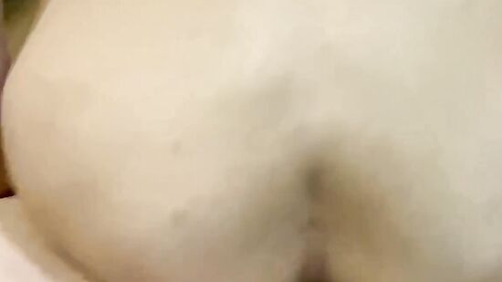 Похотливая секретарша соблазняет начальника на секс