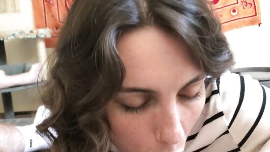 Моя подруга сейчас без парня и частенько заходит на секс