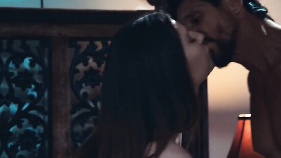 Семейное порно втроём с мачехой и отчимом в одной кровати