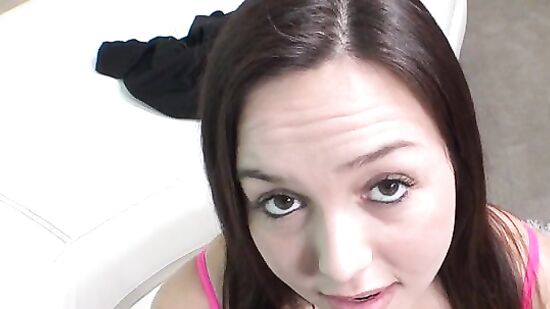 Скромная студентка на порно кастинге - видео от первого лица