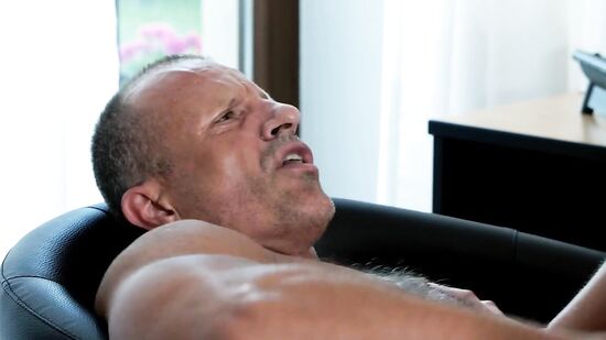 Сделал куни студентке и кончил в волосатую киску