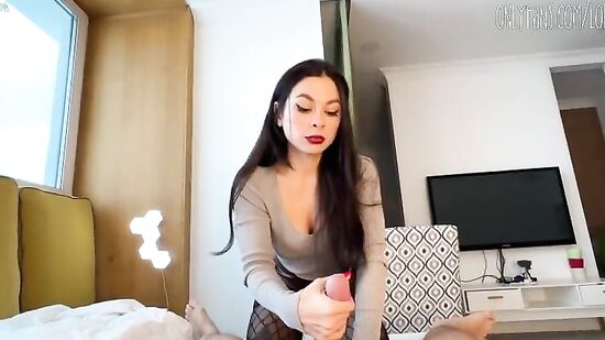 Сексуальная училка отсосала парню и дала потыкать в сладкую киску