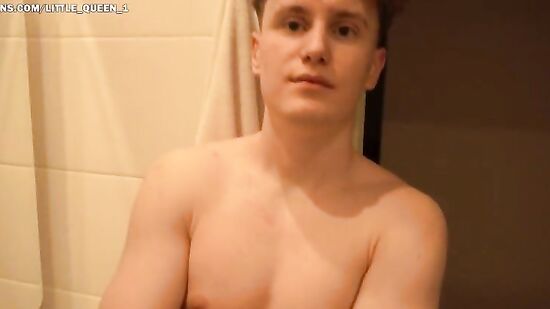 Курьер принес девушке посылку, а она соблазнила его на домашний секс