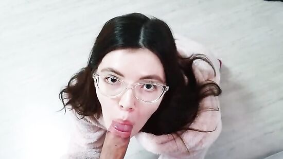 Прекрати! Сводная сестра застряла в посудомойке, а брат пристает