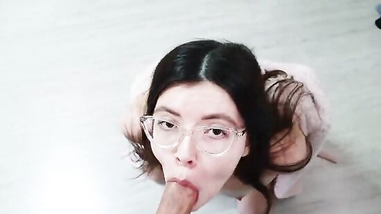 Прекрати! Сводная сестра застряла в посудомойке, а брат пристает