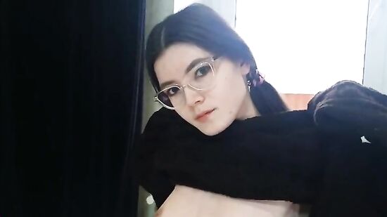 Русская студентка в трусиках и гетрах сладко стонет на члене