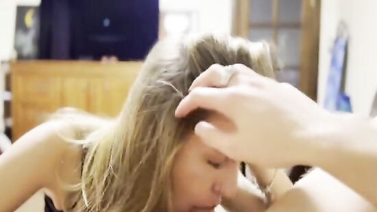 Пригласил подругу вместе посмотреть хентай порно и сладко потрахаться