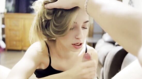 Пригласил подругу вместе посмотреть хентай порно и сладко потрахаться