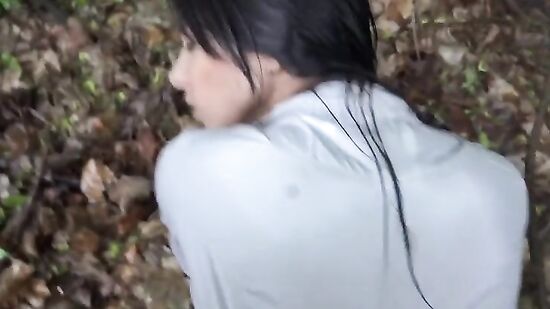 Незнакомец предложил милашке деньги за секс и она согласилась