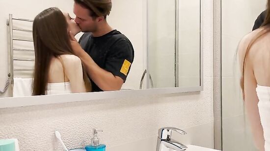 Хотела погулять с подругами, а парень захотел минетик