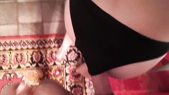 Трахаю на кухне сестру жены, когда её нет дома