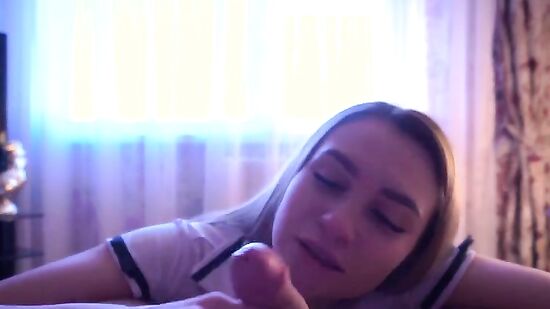 Села киской на член и дала кончить в неё