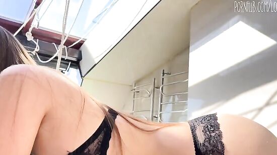 Училка соблазнила студента на секс и кончила у него на члене