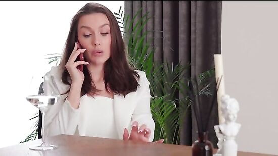 Русская мачеха больше не хочет изменять мужу, но пасынок снова её соблазнил