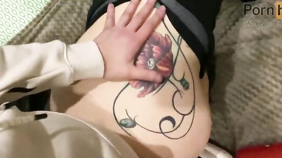 Трахаю чужую жену в отельном номере, пока муж ждет её дома