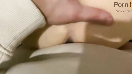 Трахаю чужую жену в отельном номере, пока муж ждет её дома