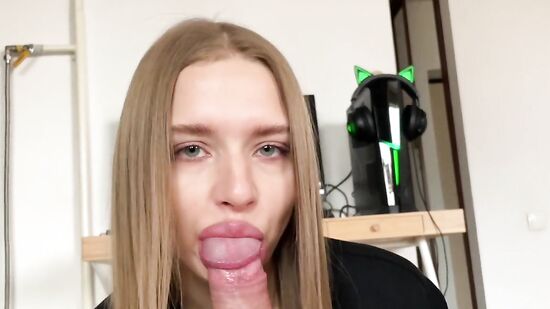 Наверное, ты считаешь что мы друзья, но меня уже за*бало дружить...