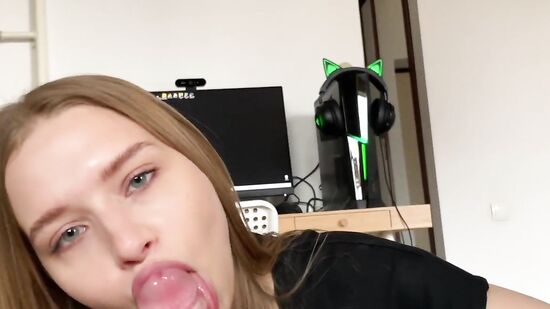 Наверное, ты считаешь что мы друзья, но меня уже за*бало дружить...