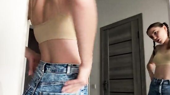 Куколд смотрит как друг трахает его нежную девушку и дрочит на них