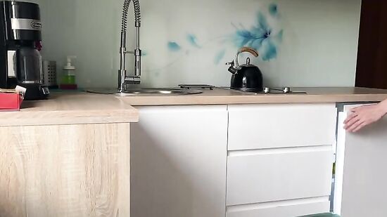 Орендовал квартиру в русской давалки и трахнул её в тот же день