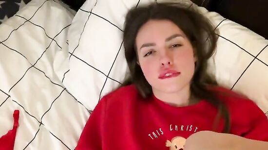 Захотела чтобы он кончил в меня первый раз, в эту новогоднюю ночь