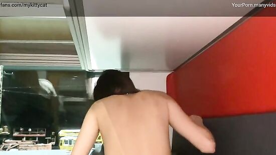 Ты до Москвы? Оо, прикольно... Всегда мечтал ехать в одном купе с девушкой