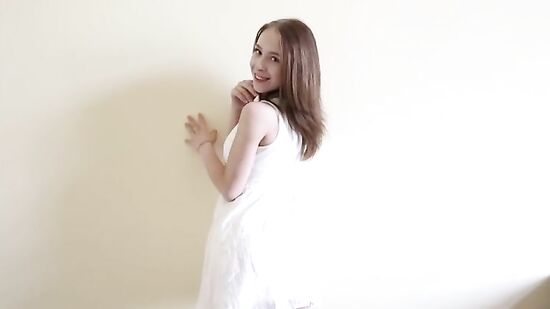 Милая девушка нуждается в хорошем сексе с оргазмом