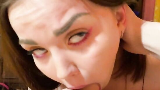 Ты почему такая грустная? - Меня просто бросил парень...