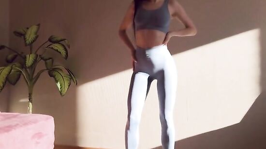 Утренняя йога перед сексом в вкусную киску и спермой в ротик