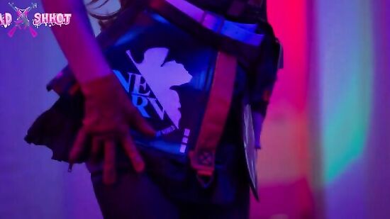 Косплей порно с рыжей красоткой с аппетитной киской