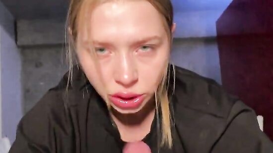 Это что за пятно на футболке? - ..Эммм - это мороженое!