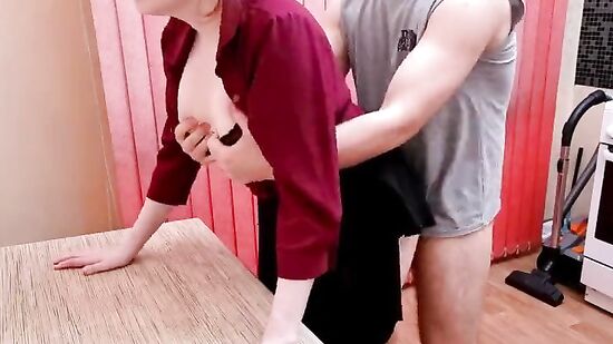 Зашла к другу помочь подготовится к сессии и дала трахнуть себя на столе