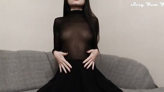 Не понимаю, почему ему так нравится лизать мою киску и когда я сижу на лице