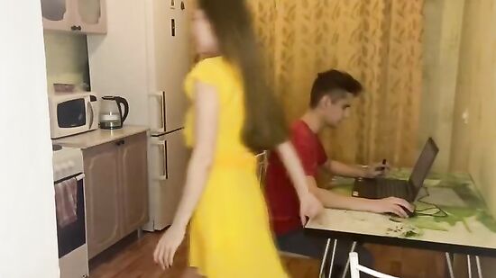 Поломался ноутбук, решила позвать друга на помощь