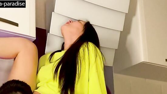 Попросила папика сделать ей куни и он не отказался