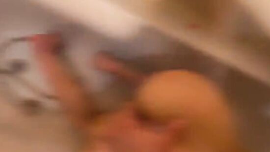 Я услышал крики со своего номера, и решил узнать что тут случилось...