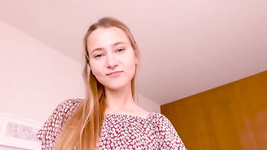 Привет, мне 25 лет, я русская девушка и пришла на порно кастинг